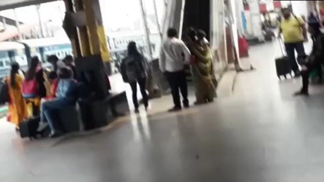 Viral Railway Station In – Public Place Porn Video